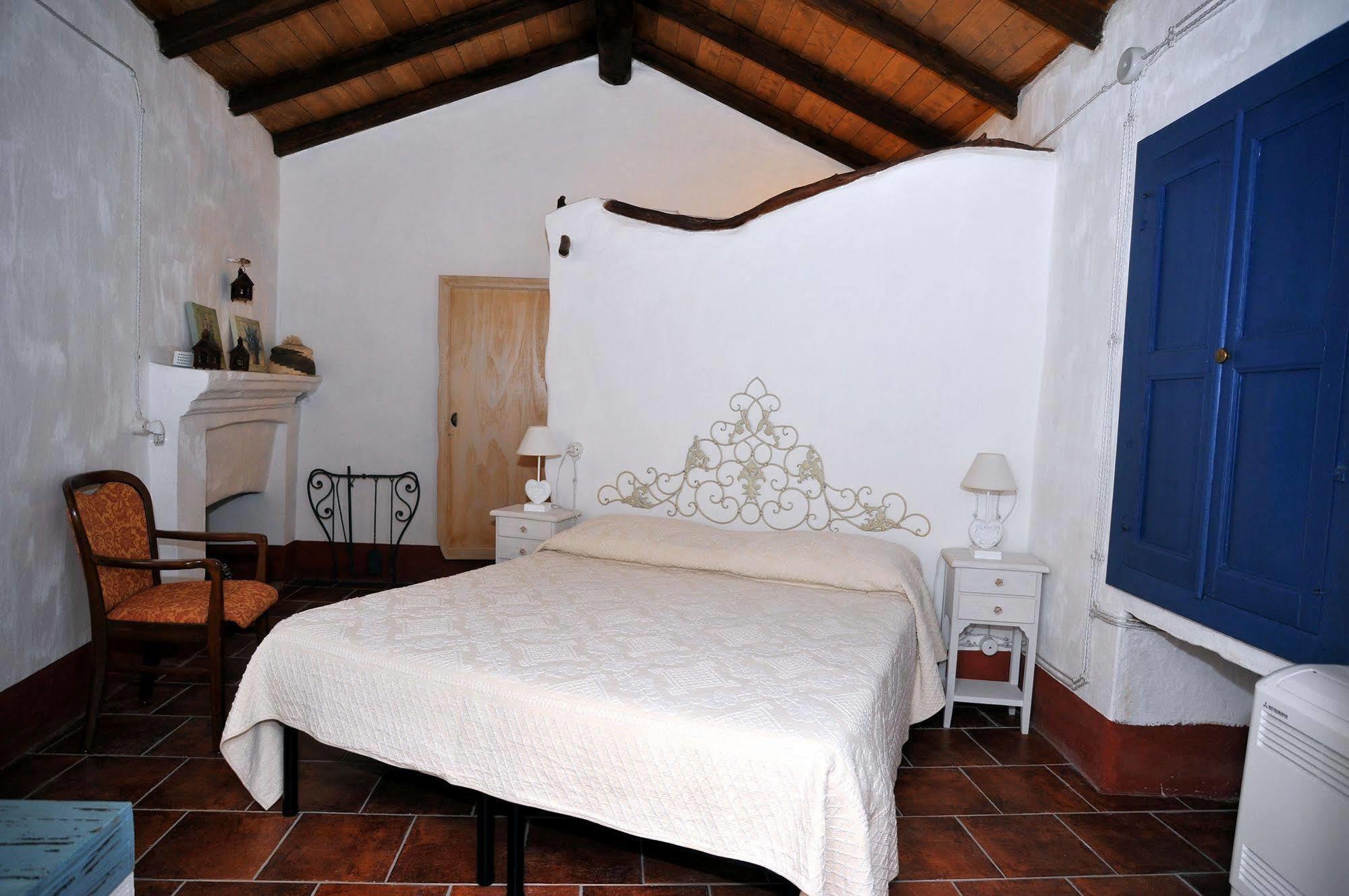 B&B Corte San Lussorio Oliena Kültér fotó