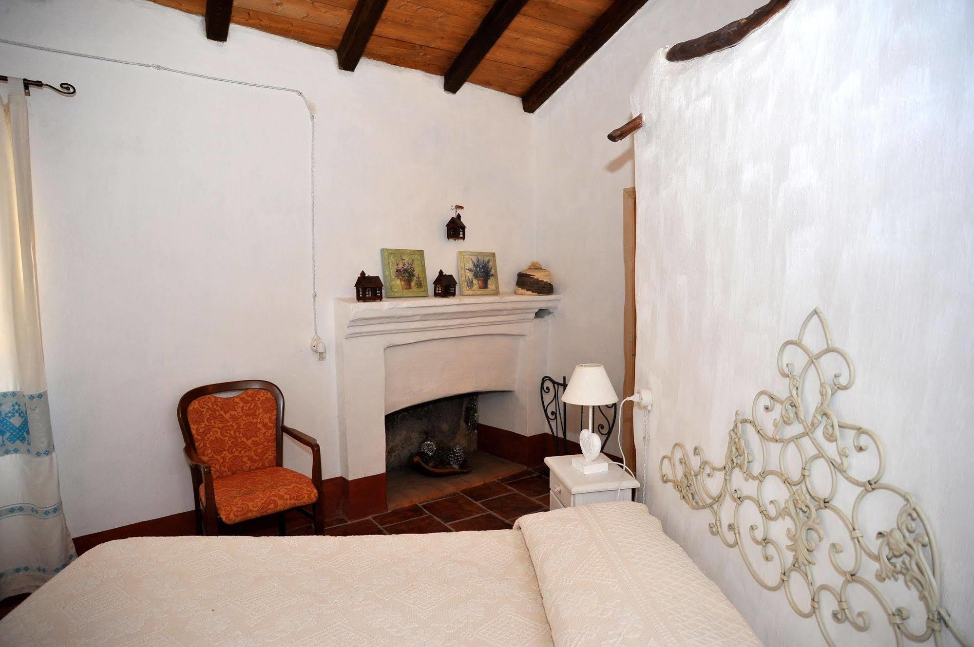 B&B Corte San Lussorio Oliena Kültér fotó