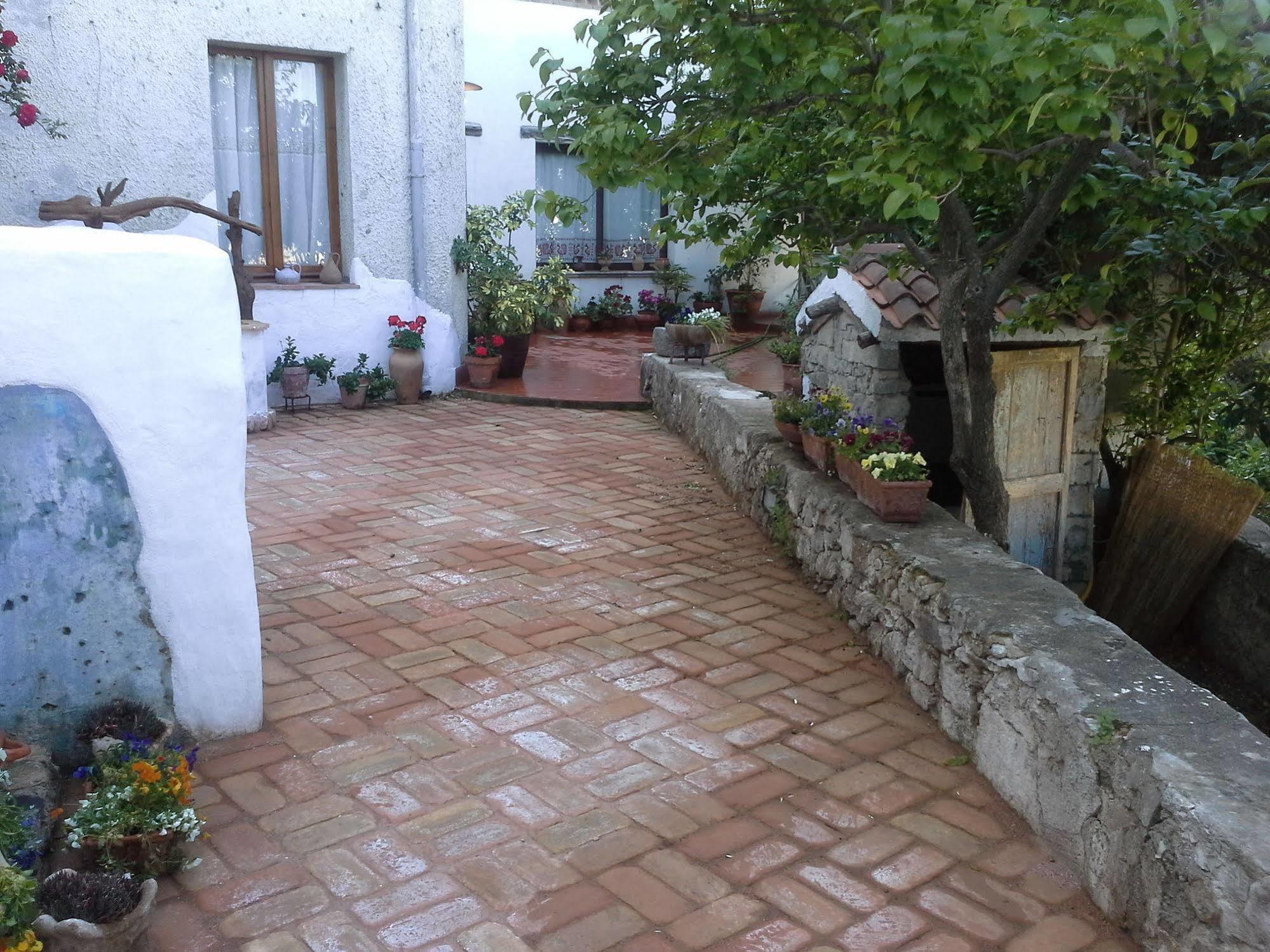 B&B Corte San Lussorio Oliena Kültér fotó